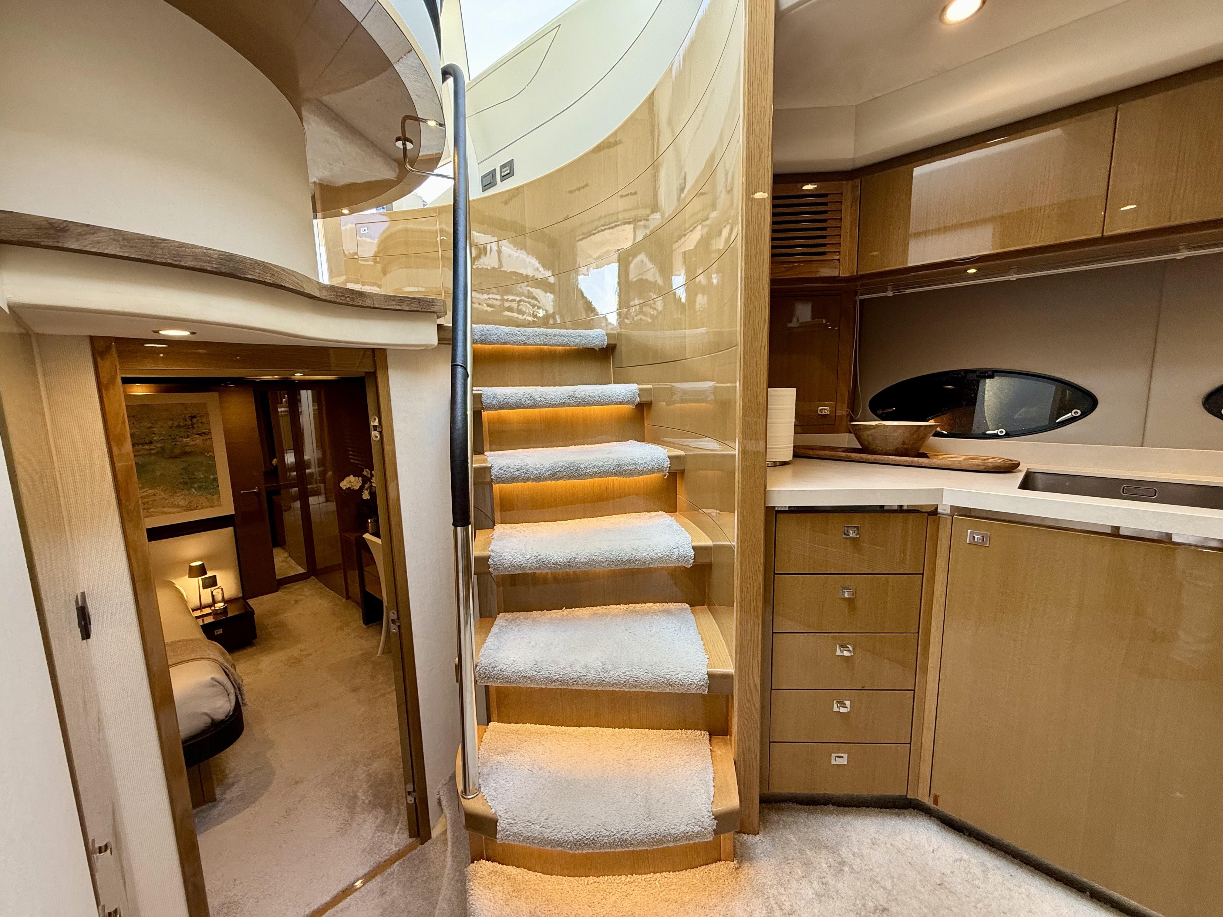 2015 PRINCESS  V72 